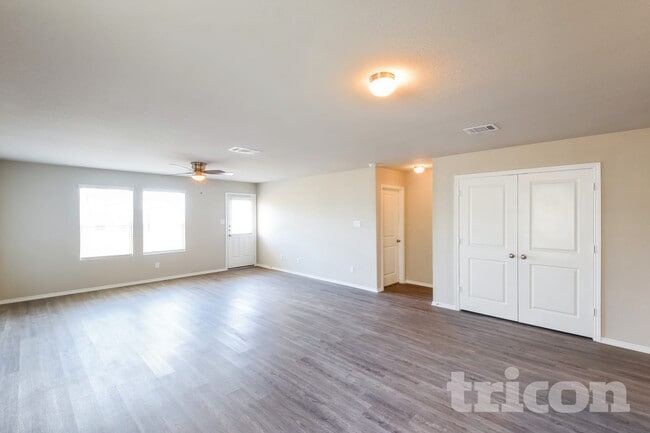 Photo - 9706 Marbach Hl