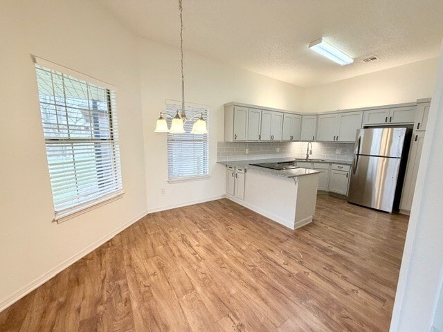 Photo - 570 Terry Ave