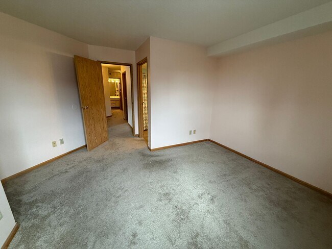 Photo - Condo DT Saint Paul 2 Bedroom 2 Bath-Enjoy sitting on a patio and enjoy the views