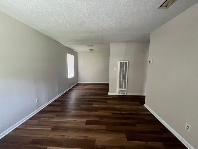 Photo - 802 Stillwater Dr