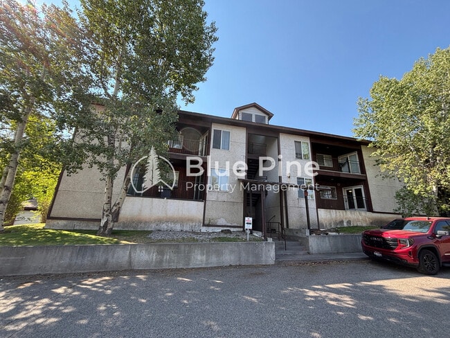 Building Photo - 1421 Vega Cir Unit 1
