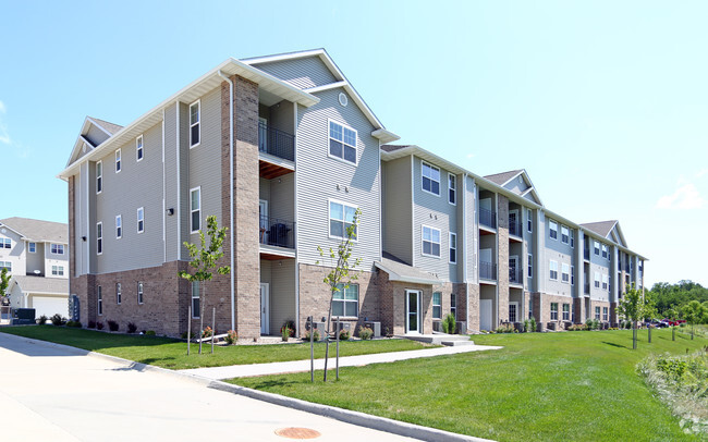 Building Photo - Tradition Apartments