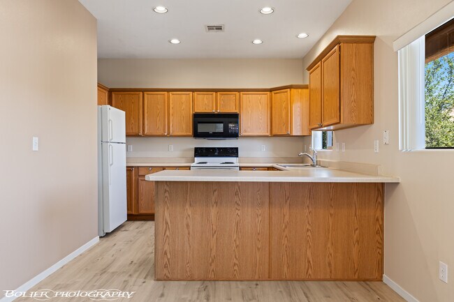 Photo - 724 Hardy Way