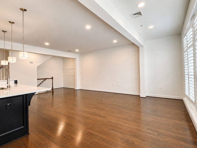 Photo - 708 Mayer Pl