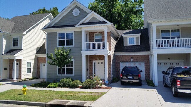 Great Townhouse by ODU - 1435 43rd St Townhome