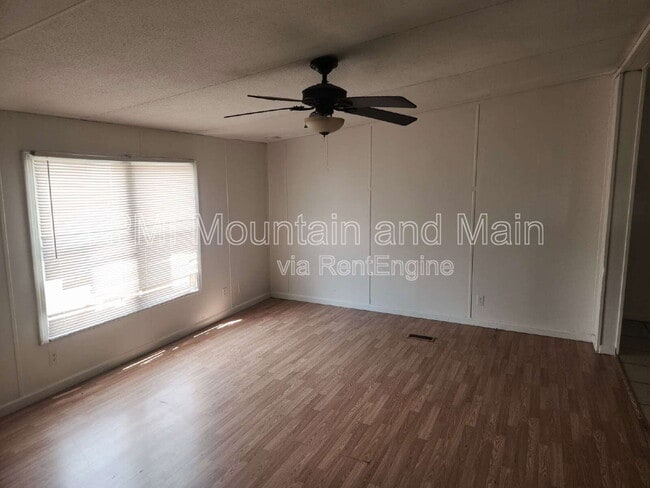 Photo - 32 Misty Mountain Way