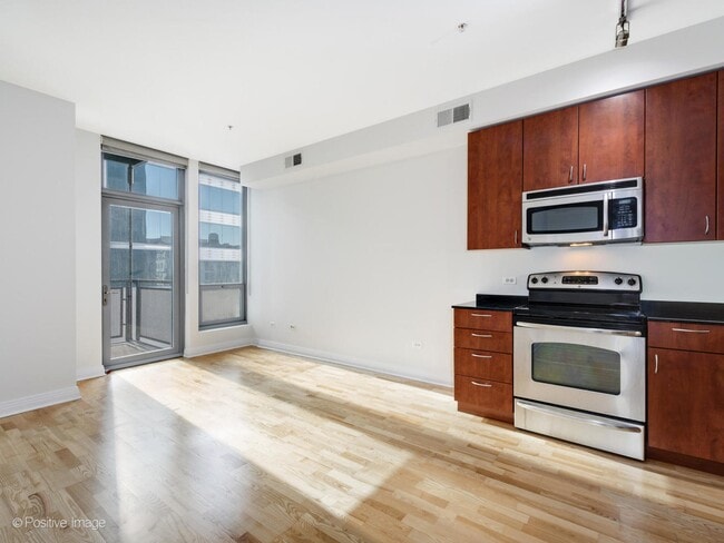 Photo - 700 S Clark St Unit 13D