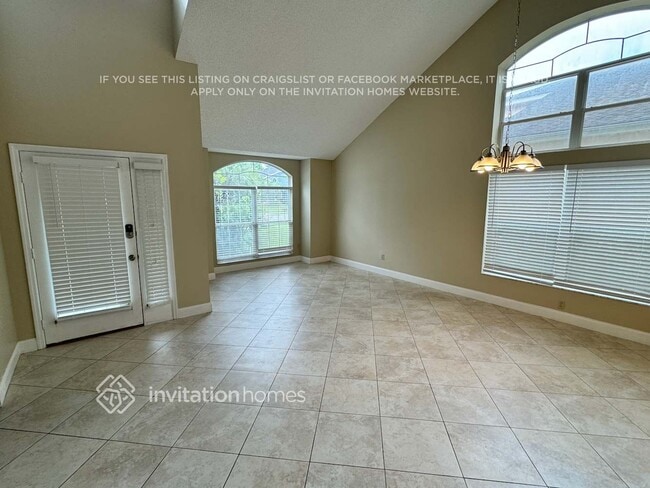 Photo - 724 Silver Birch Pl