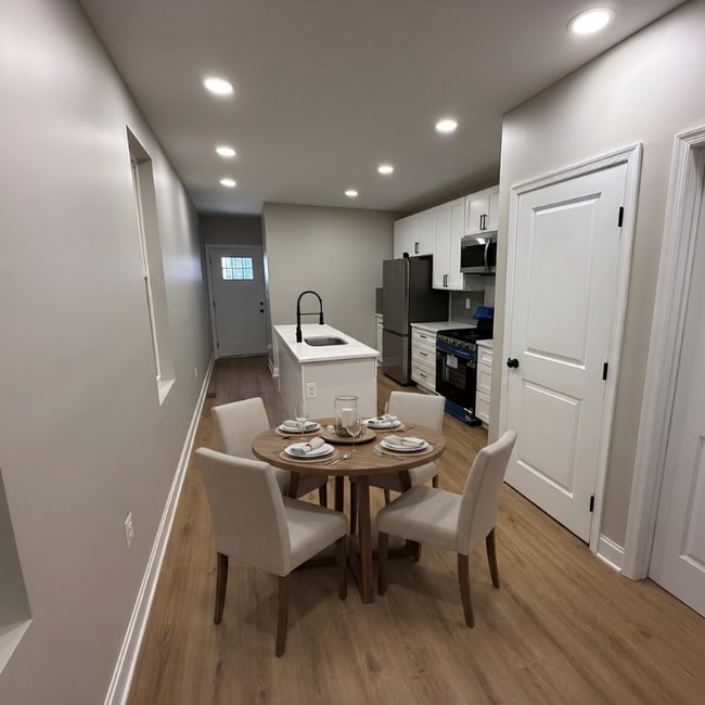 Photo - 2009 N Smallwood St