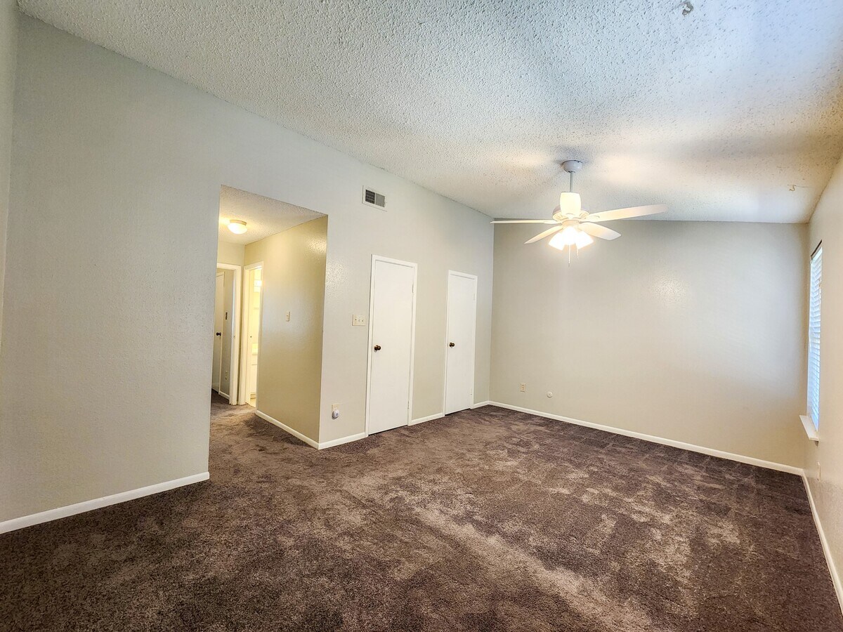 Photo - 17742 Kings Park Ln