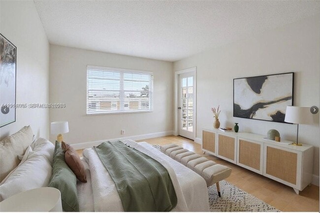 Photo - 3050 NE 16th Ave Unidad 407