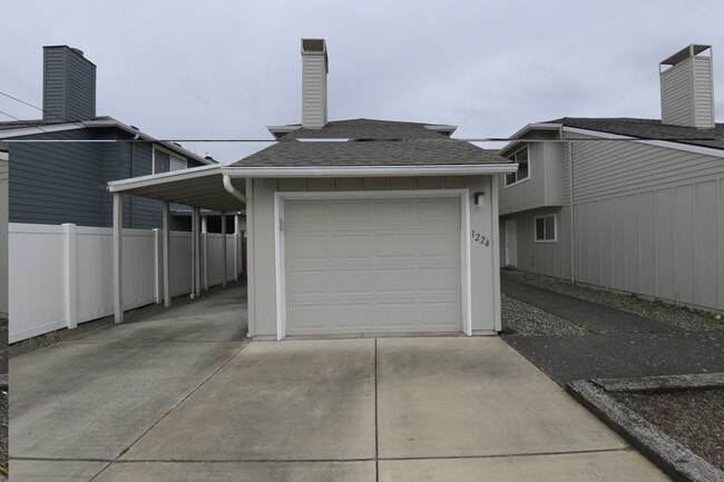 Building Photo - 1224 46th Pl SE