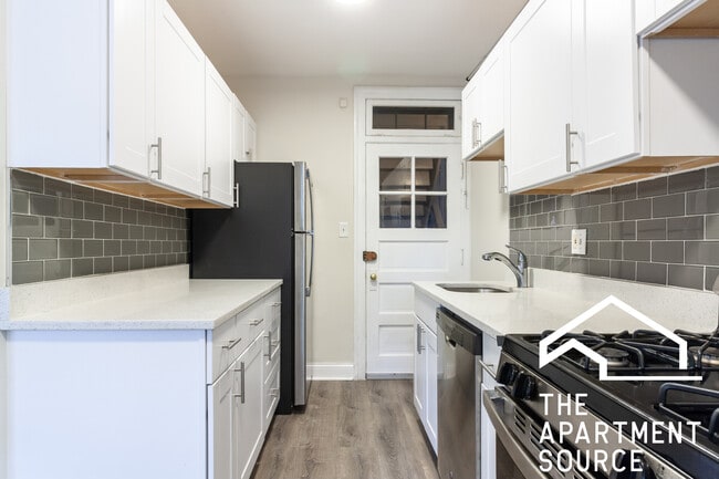 Photo - 1253 W Henderson St Unit 1