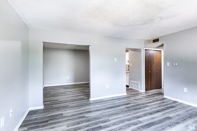 2BR, 1BA - 855SF Livingroom