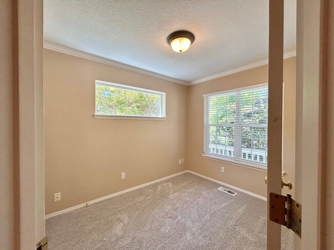 Photo - Spacious 4 Bed, 2.5 Bath House
