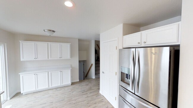 Photo - 5 Bedroom 3 Bathroom in Lehi!
