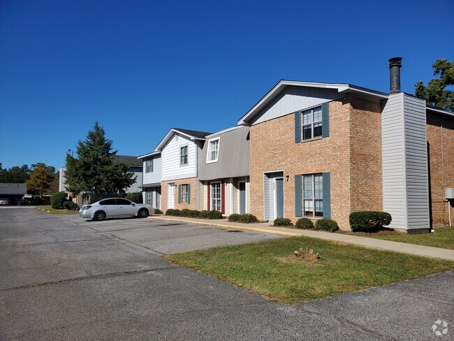 Building Photo - Parkwood Townhomes and Apartments