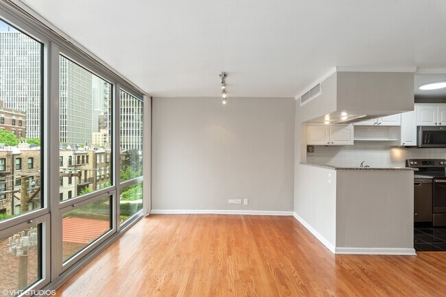 Photo - 21 W Goethe St Unit 5F