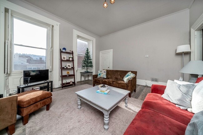 Building Photo - 2353 Sidney St Unit 2