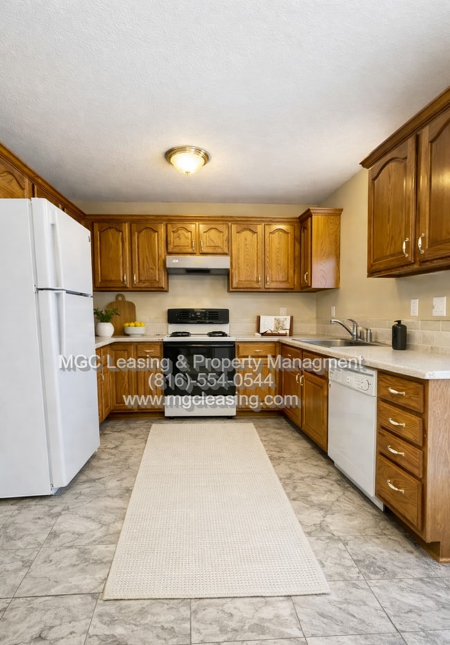 Photo - Spacious Raymore Townhome in Great Location!