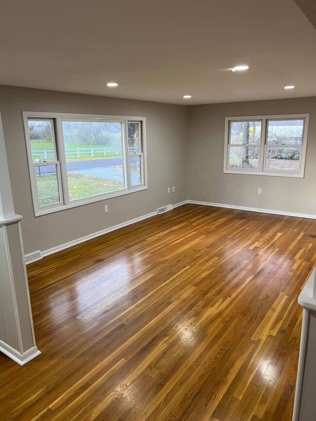 Photo - Spacious 4 Bed 1.5 Bath House