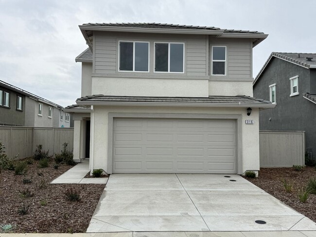 Building Photo - 3 Bed 2.5 Ba 2 Car Garage in Roseville!