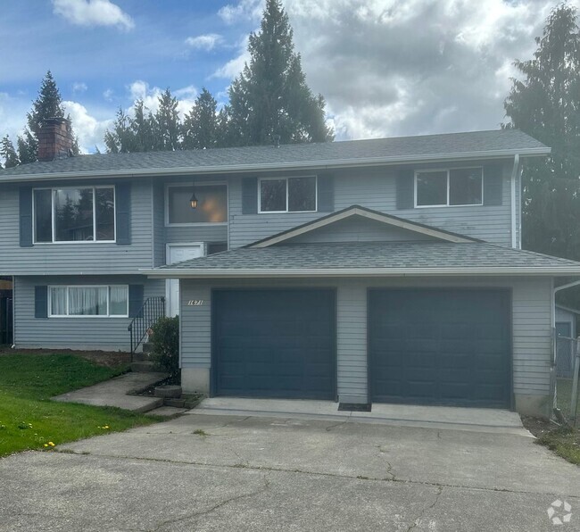 Building Photo - Spacious 4 bedroom Home in Renton!