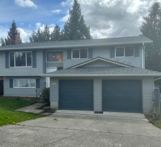 Spacious 4 bedroom Home in Renton! - Spacious 4 bedroom Home in Renton!