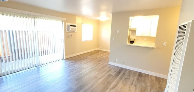 Building Photo - 223 Arana Dr Unit B