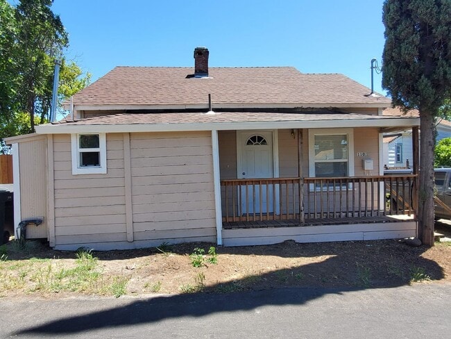 Building Photo - Charming duplex available Oct 15th. Rental