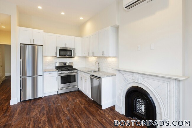 Building Photo - 1902 Washington St Rental
