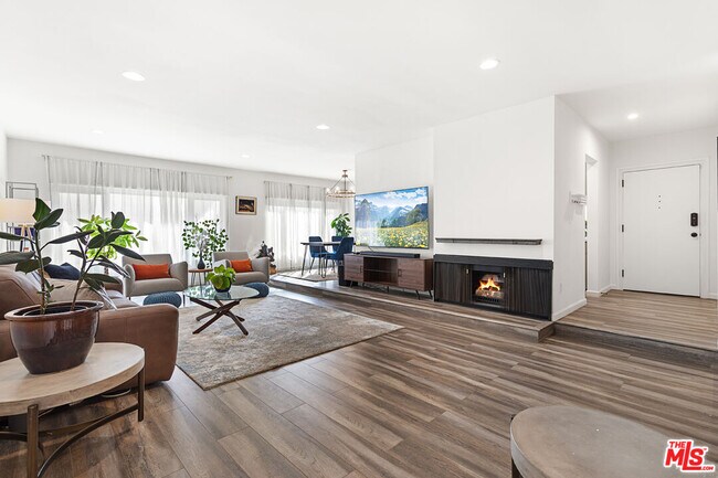 Photo - 11820 Mayfield Ave Condo Unit 105