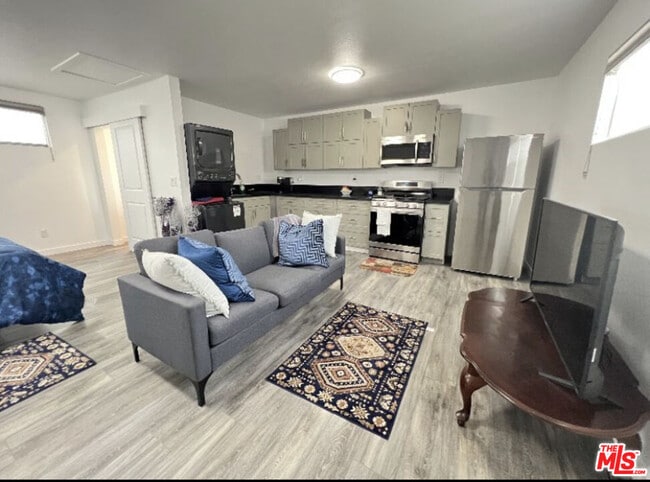 332 W Ellis Ave