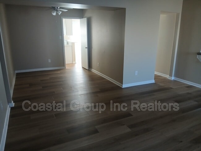 Photo - 412 Chinaberry Cir