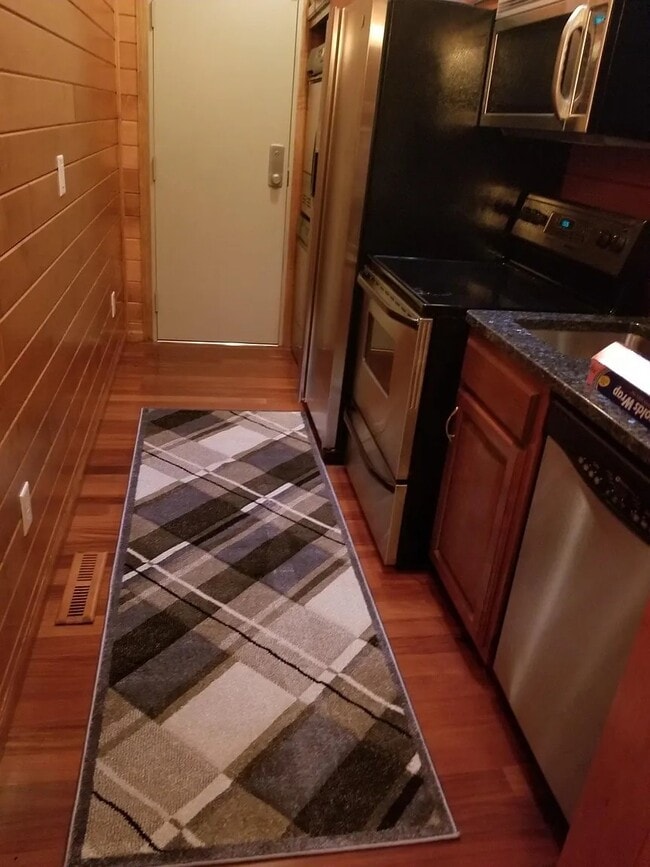 Photo - 515 2nd St N