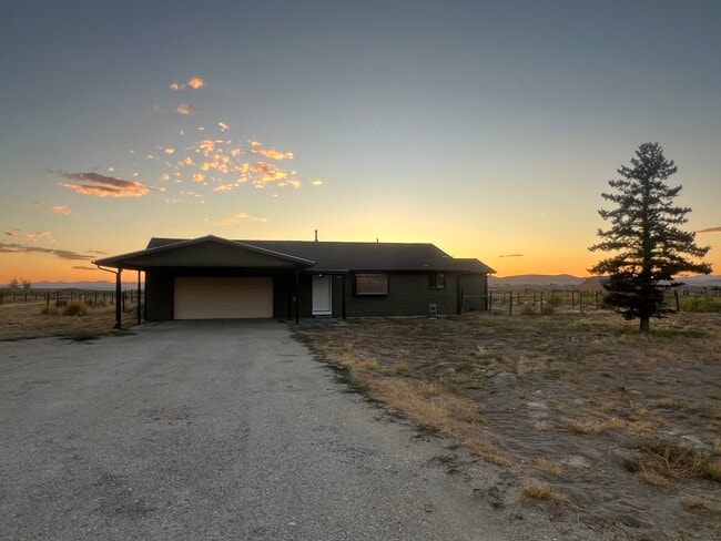 Building Photo - 697 Diamondback Dr Rental