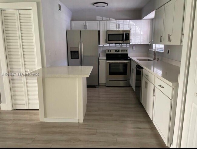 Photo - 8893 Fontainebleau Blvd Unidad 103