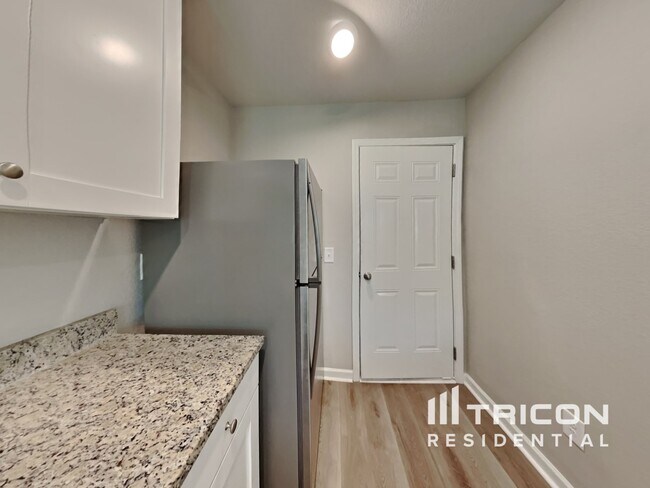 Photo - 342 Coleshill Rd