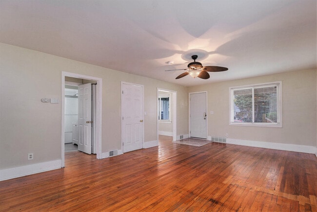 Photo - 23739 Cayuga Ave