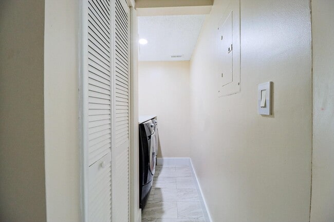 Photo - 450 Palm Cir W Unidad 106