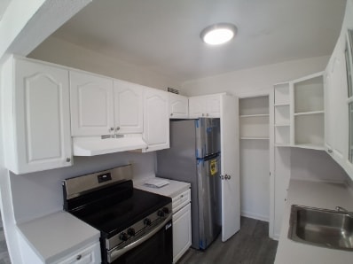 Building Photo - 405 SW 13th Pl