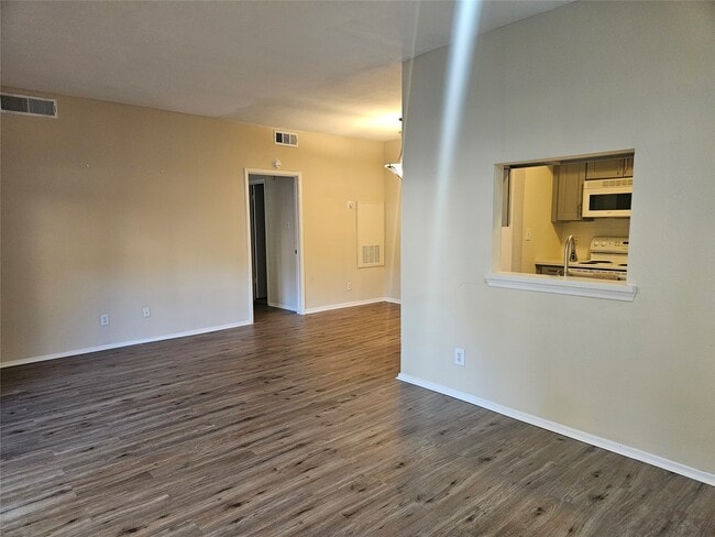 Building Photo - 1915 Augusta Dr Unit 10