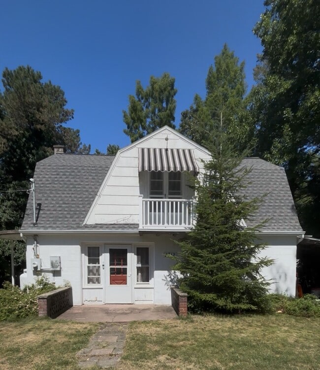 Building Photo - 1012 Bay Rd