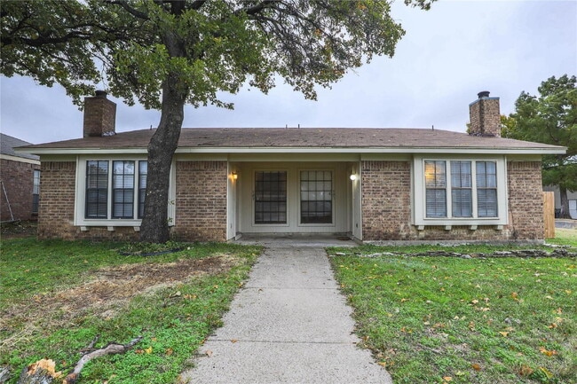 Building Photo - Move in Ready Duplex in Arlington!