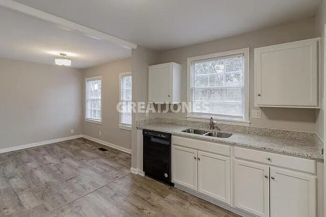 Photo - 201 Ridgewood Ave