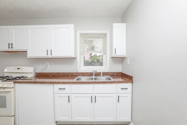 422-424 W 30th Street