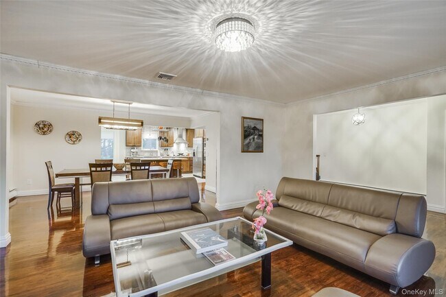 Photo - 1041 Glen Cove Ave