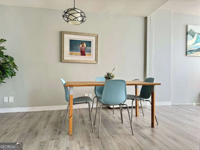 215 Piedmont Ave NE Unit 807