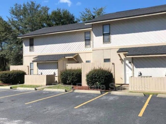 Building Photo - 107 Gilbert St Unit Apt 5