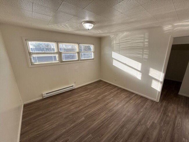 Photo - 635 Thompson Ave NE